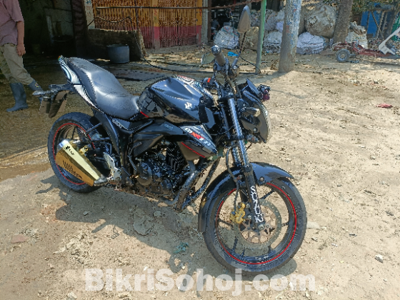 Suzuki Gixxer duel tone